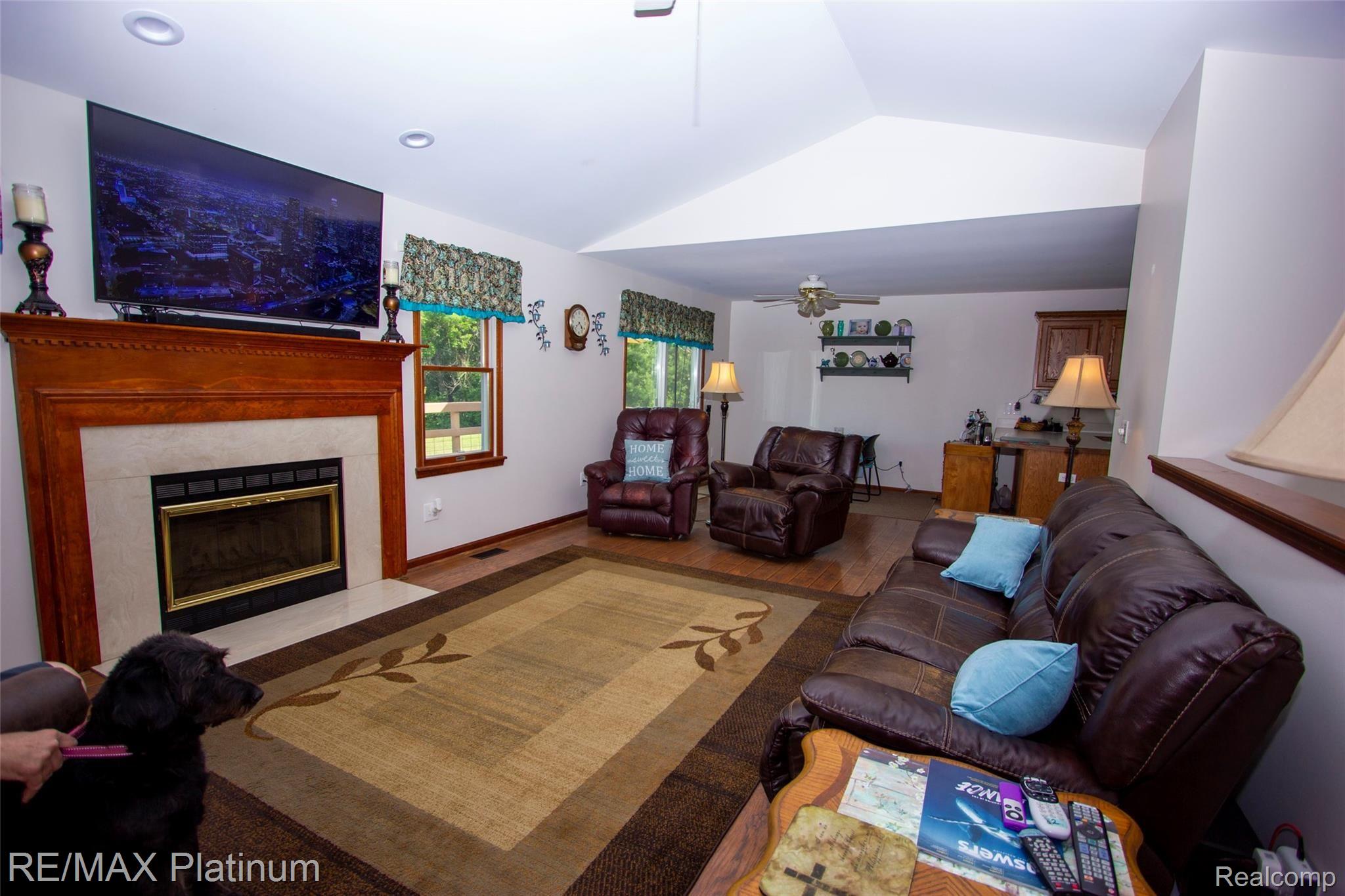 5331 East Clyde Road Howell, MI 48855 - Photo 12 of 28 12. Int Living