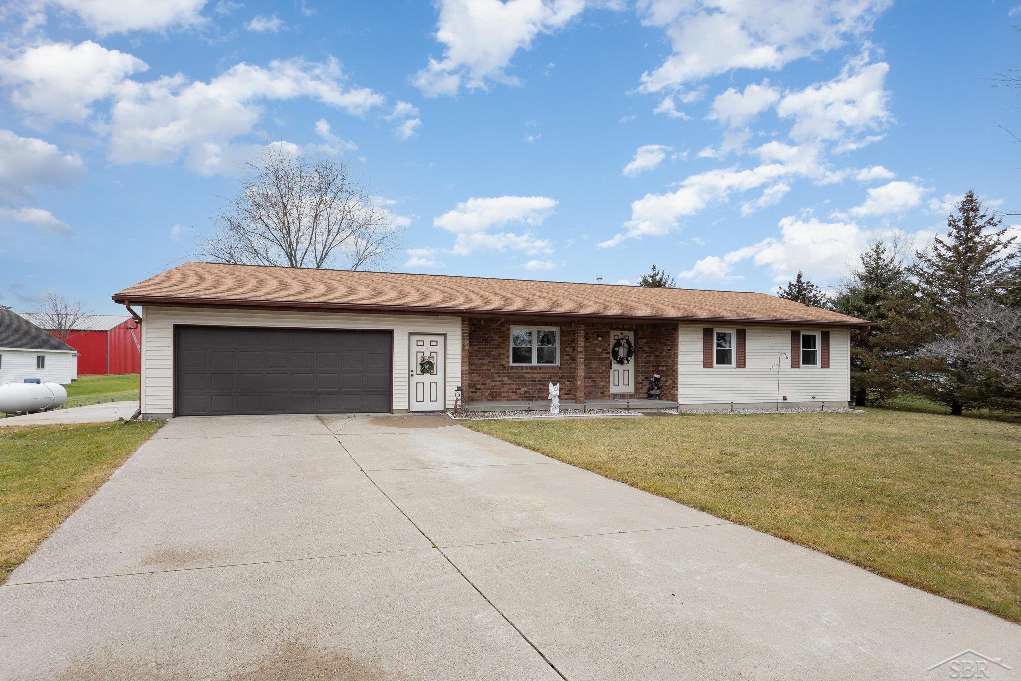 6784 7 Mile Road Freeland, MI 48623 - Photo 2 of 26 50130064-cbfc5142-b41b-409d-88c9-496525fb5dae.JPG