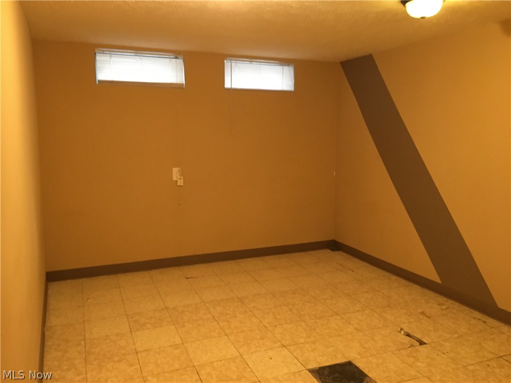 392 Clarmont Road Willowick, OH 44095 - Photo 8 of 22