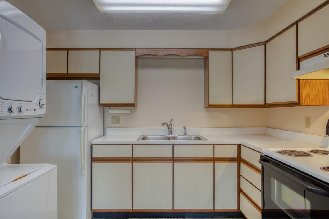15 Montgomery Road Boothbay Harbor, ME 04538 - Photo 11 of 23 12. 15MontgomeryRd-4457