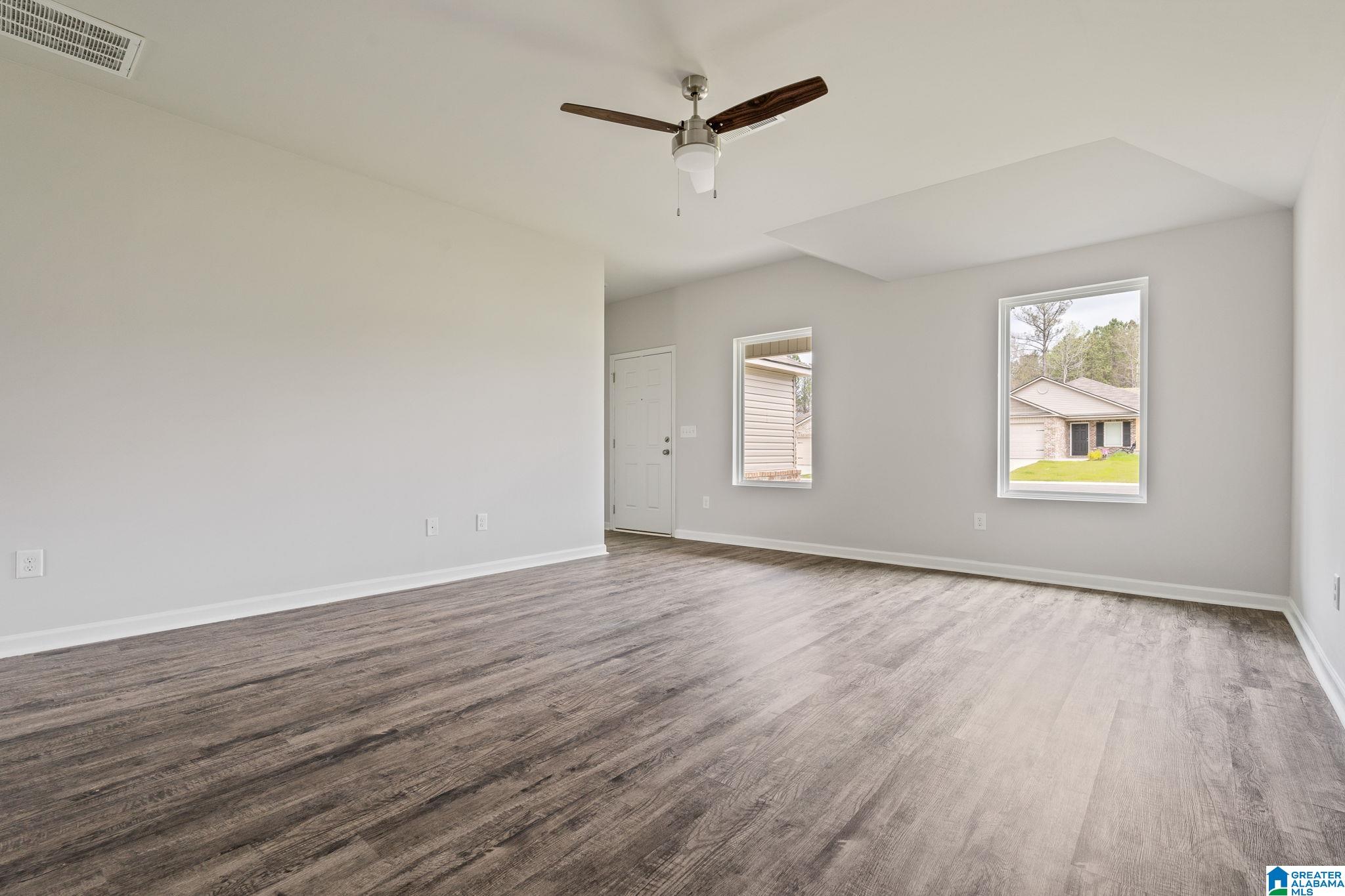 136 Coleman Way Calera, AL 35040 - Photo 3 of 14