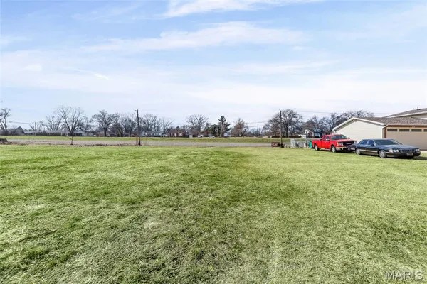 $10,000 | 844 St Benedict Drive, Cahokia, IL 62206