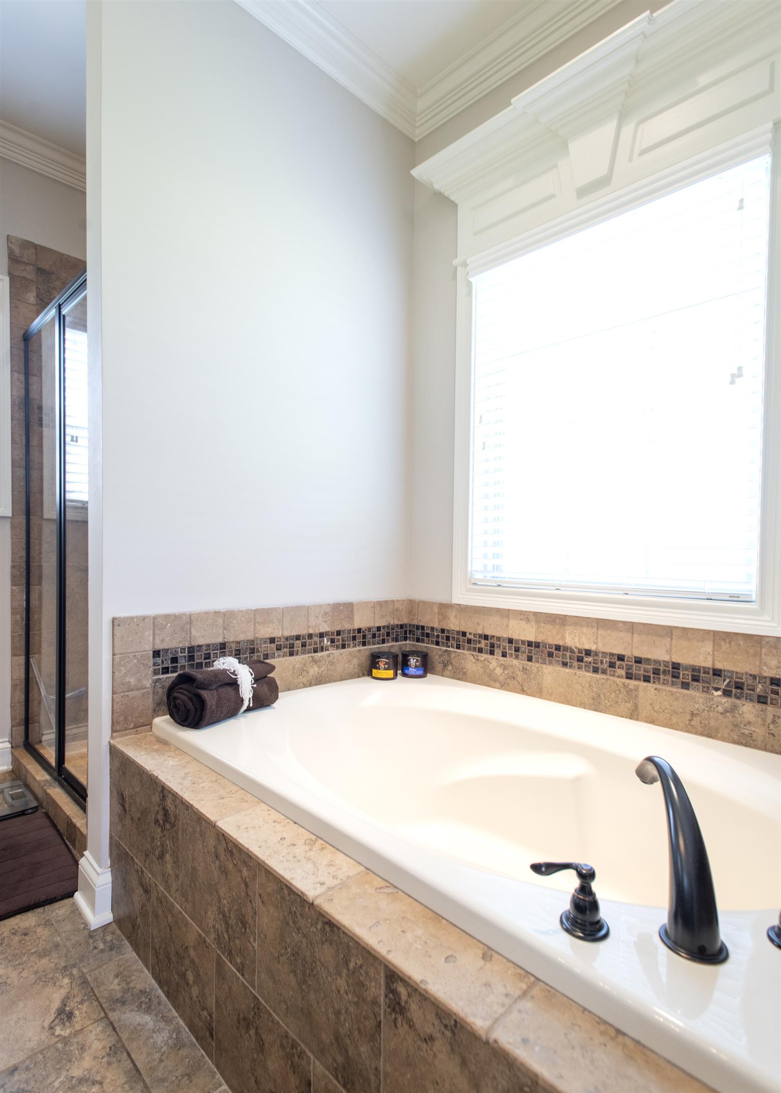 580 Academy Road Lebanon, TN 37087 - Photo 18 of 30 a bathroom with a bathtub and a window