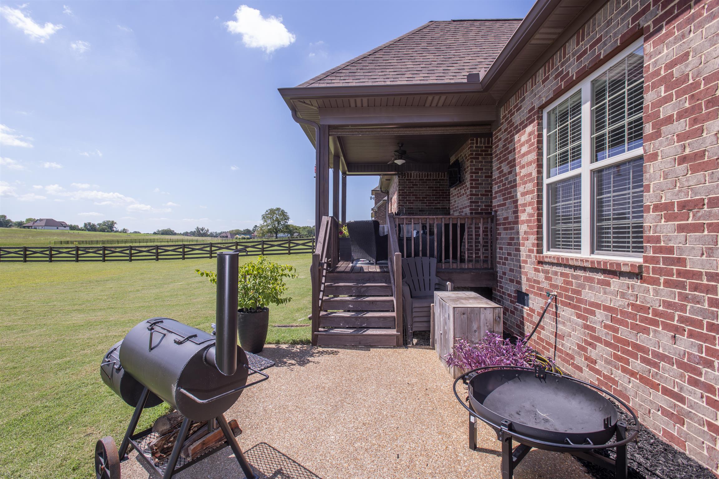 580 Academy Road Lebanon, TN 37087 - Photo 28 of 30 a view of a chairs and table in the terrace