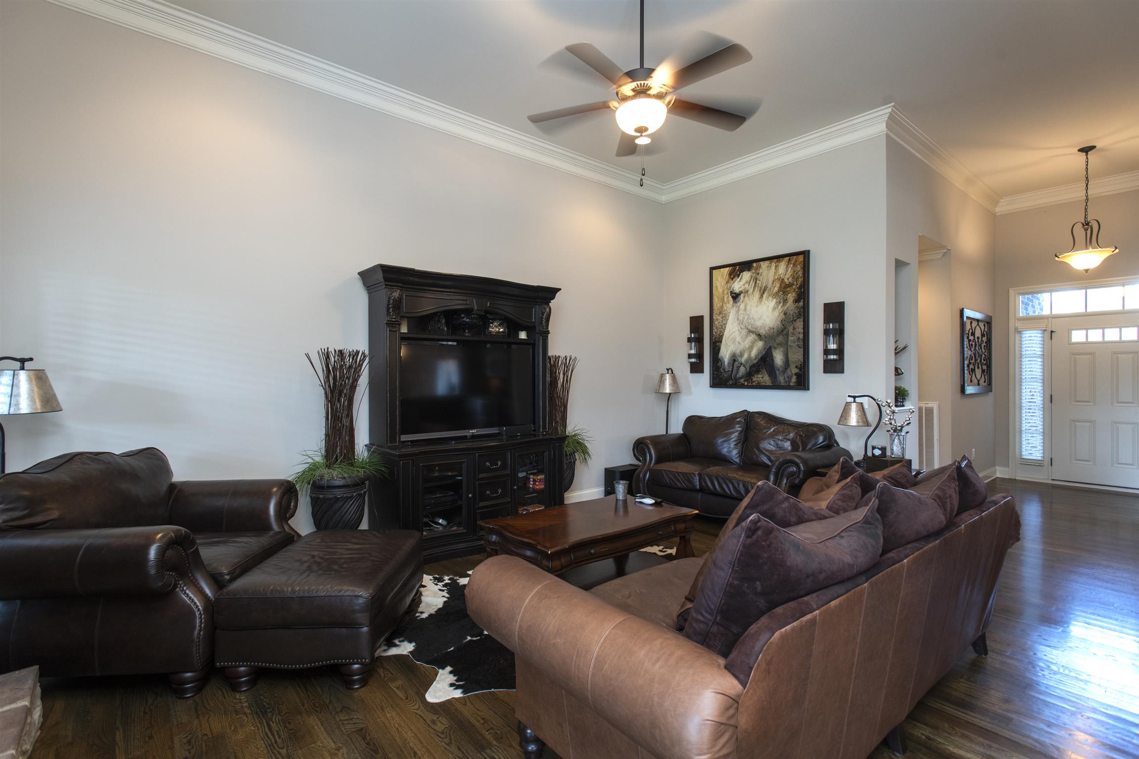 580 Academy Road Lebanon, TN 37087 - Photo 5 of 30 a living room with furniture and a flat screen tv