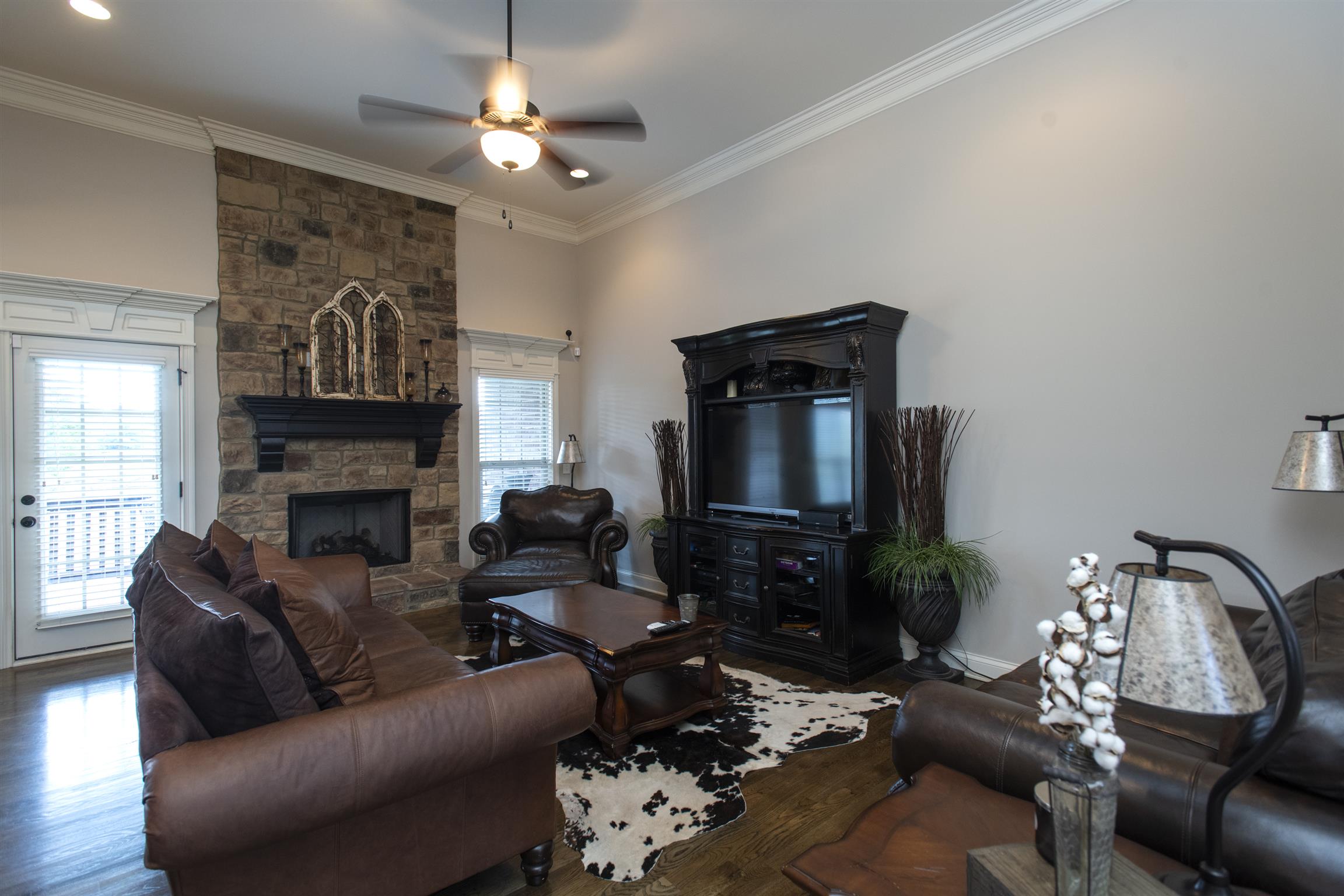 580 Academy Road Lebanon, TN 37087 - Photo 7 of 30 a living room with furniture a fireplace and a chandelier