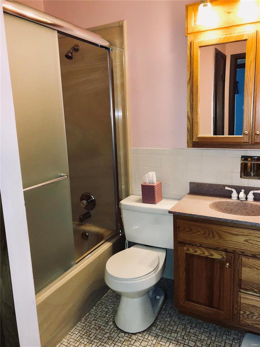 2429 England Town Road St. Louis, MO 63129 - Photo 15 of 42