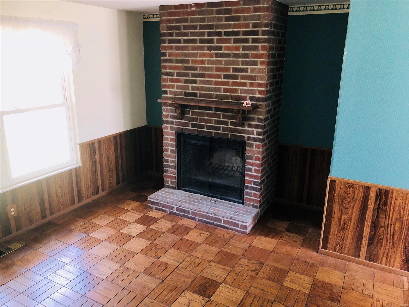 2429 England Town Road St. Louis, MO 63129 - Photo 4 of 42