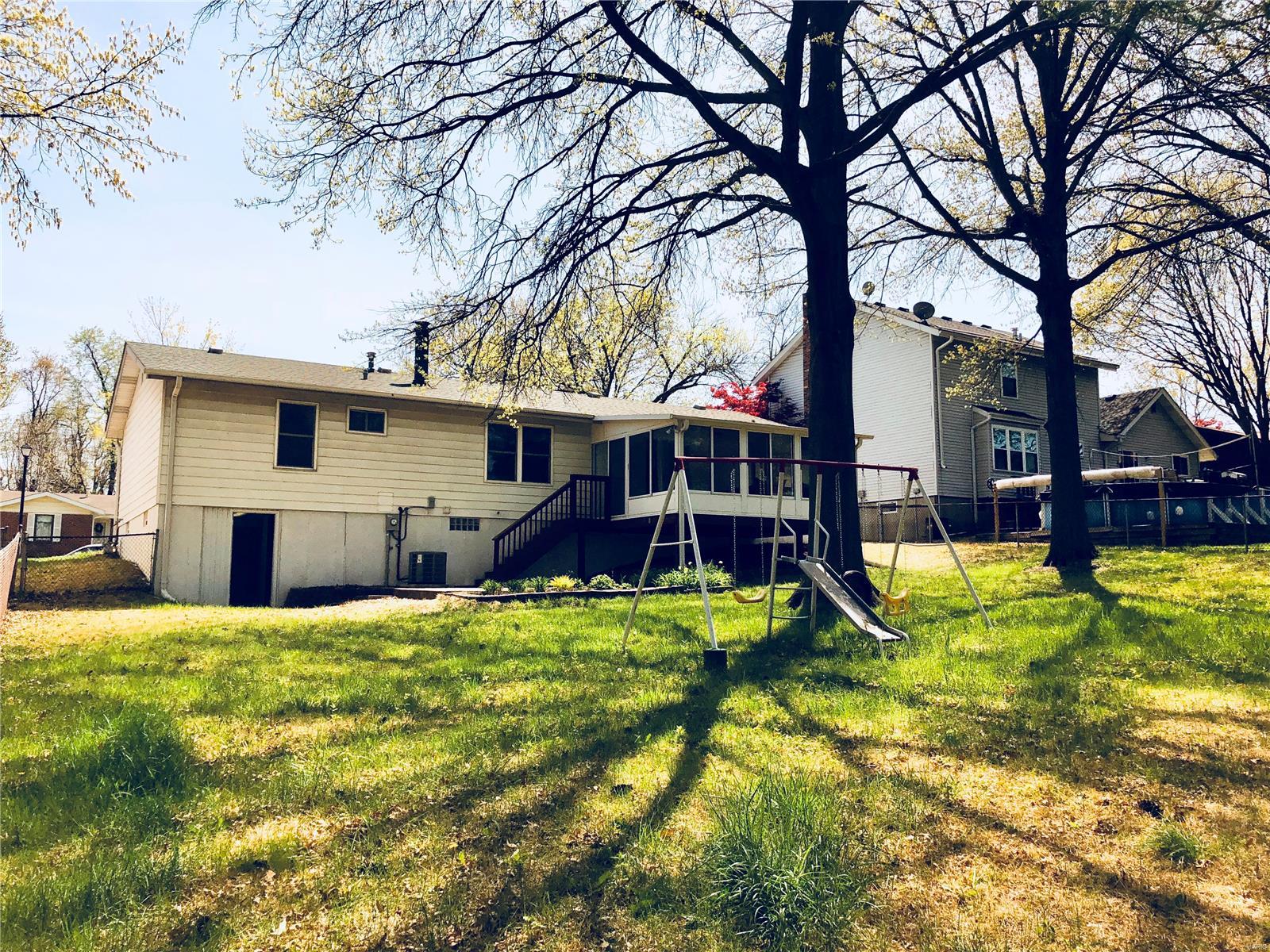 2429 England Town Road St. Louis, MO 63129 - Photo 33 of 42