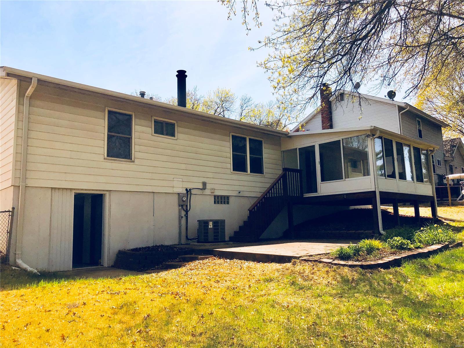 2429 England Town Road St. Louis, MO 63129 - Photo 35 of 42
