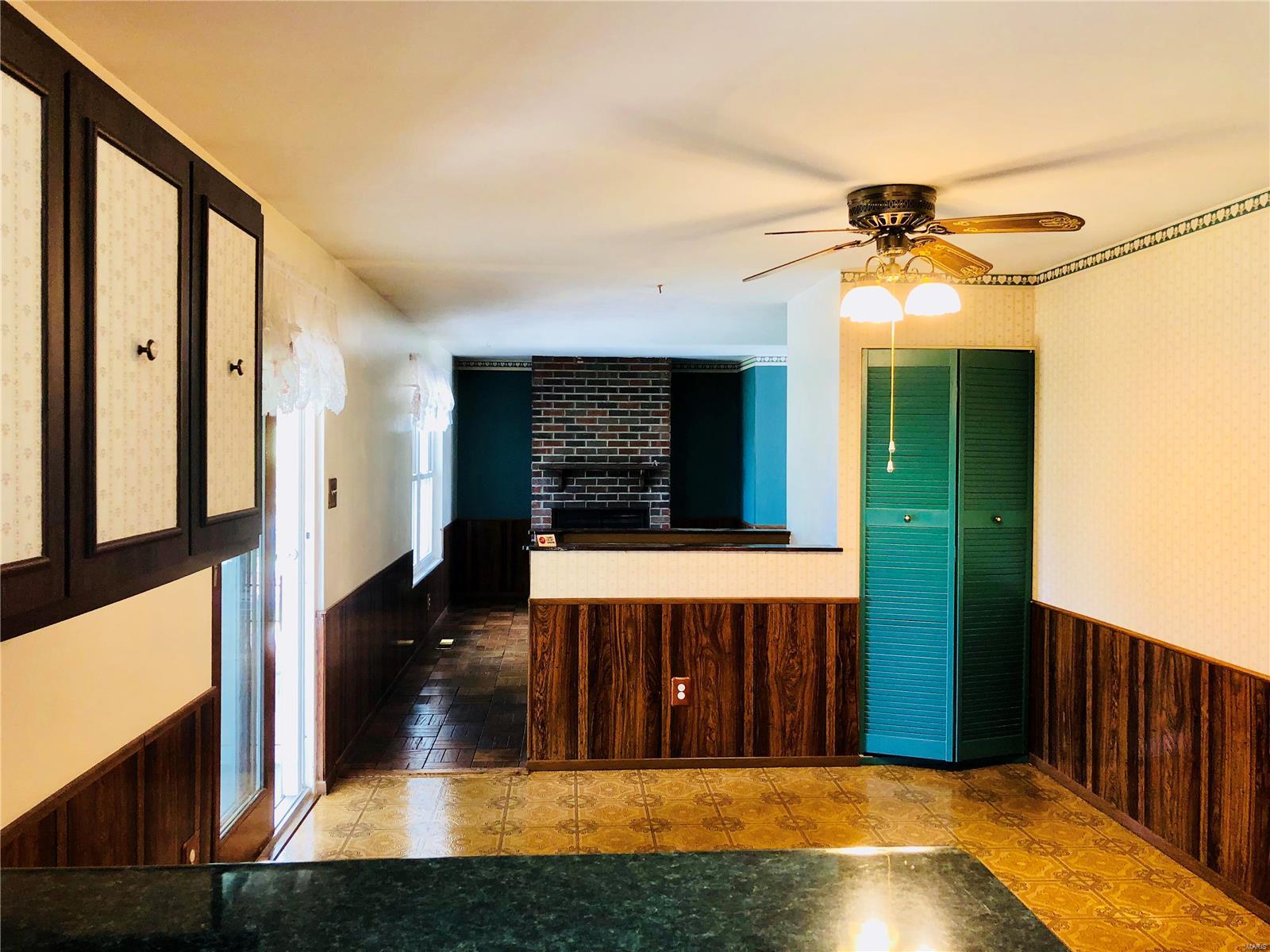 2429 England Town Road St. Louis, MO 63129 - Photo 7 of 42