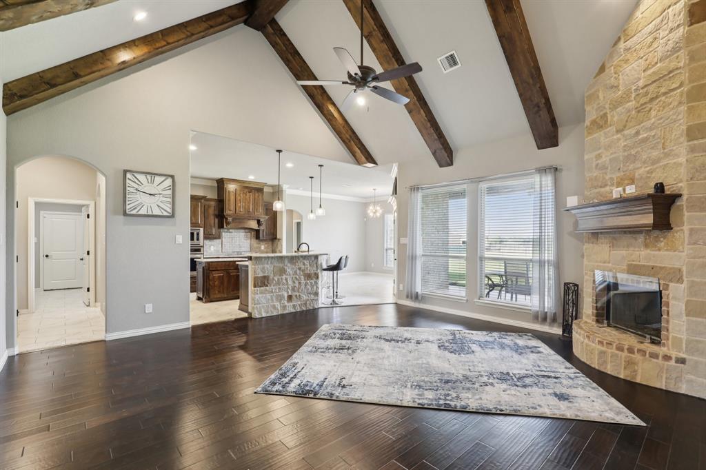 1020 Jesse James Lane Springtown, TX 76082 - Photo 8 of 38