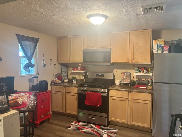 $67,000 | 300 Park Street, Prairie City, IL 61470