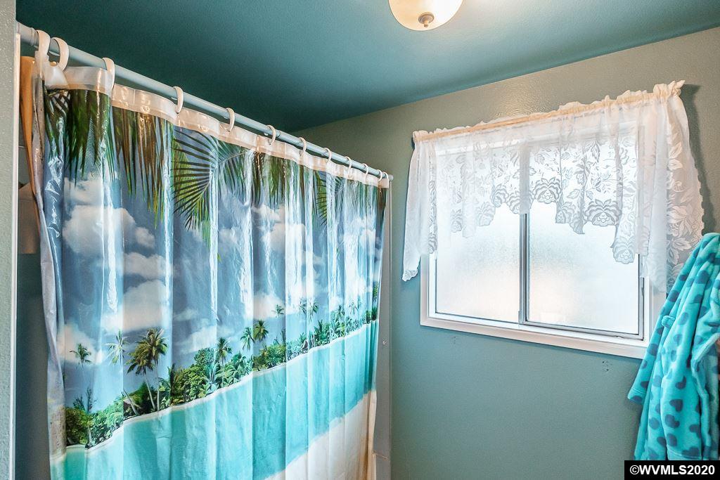 4703 Deerhorn Court Northeast Salem, OR 97305 - Photo 13 of 24