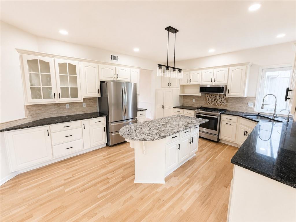 12258 Rene Street Olathe, KS 66062 - Photo 4 of 51