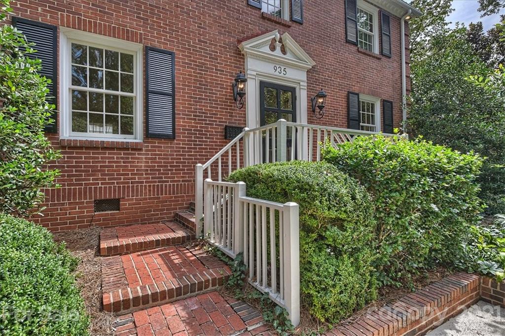 935 Romany Road Charlotte, NC 28203 - Photo 2 of 48 Gallery Image 2
