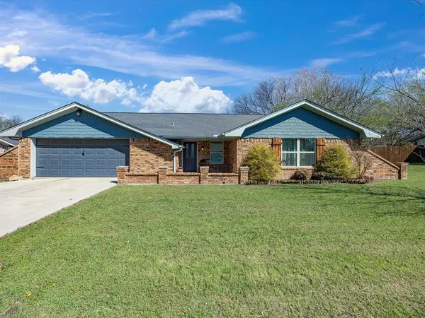 $340,000 | 401 Brookhollow Street, Decatur, TX 76234