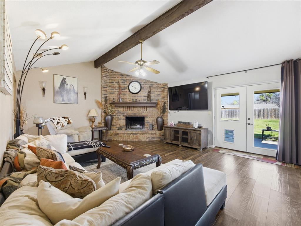 401 Brookhollow Street Decatur, TX 76234 - Photo 5 of 32