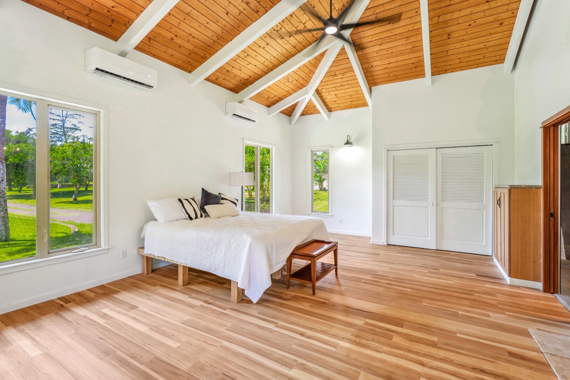 4631 Kahiliholo Road Kilauea, HI 96754 - Photo 10 of 11 a bedroom with a bed and a window