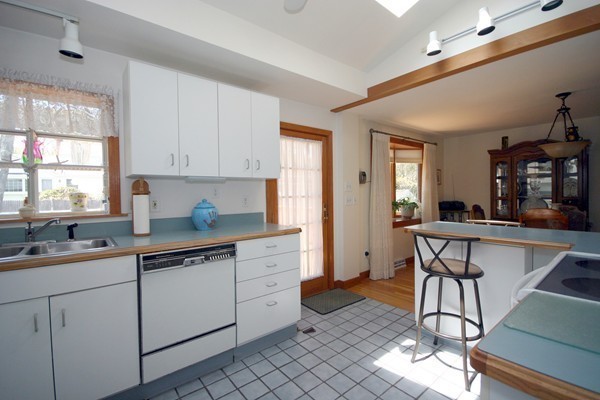 84 Yarmouth Road Norwood, MA 02062 - Photo 6 of 24 Gallery Image 6