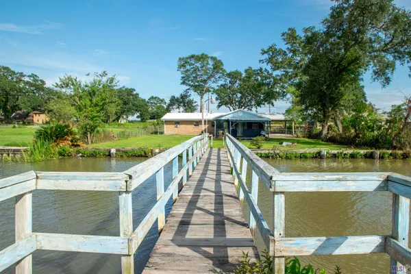 $229,900 | 4606 Highway 182, Patterson, LA 70392