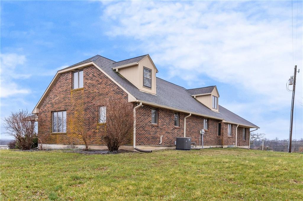 146 Southeast 180th Road Warrensburg, MO 64093 - Photo 2 of 47