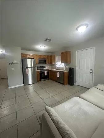 $2,100 | 3667 135th Avenue North, Largo, FL 33771