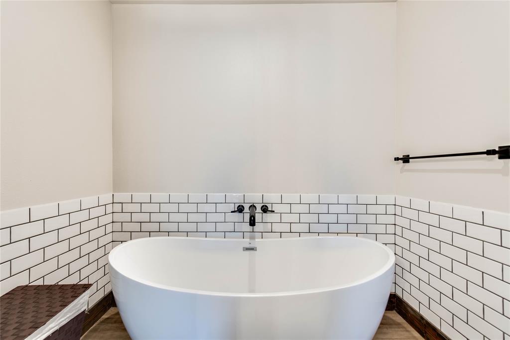 2527 Sutton County Road Ozona, TX 76943 - Photo 38 of 39 a bathroom with a white tub