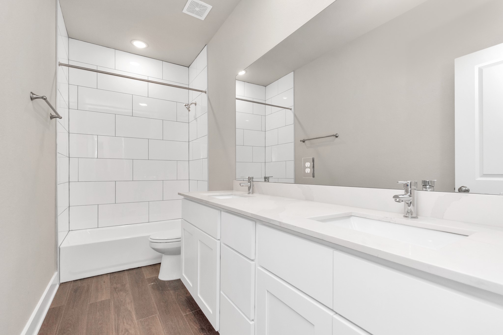 10622 Cascade Crk Drive Rosharon, TX 77583 - Photo 12 of 24 The secondary bath has a tub shower combination and double sinks for the upstairs residents.