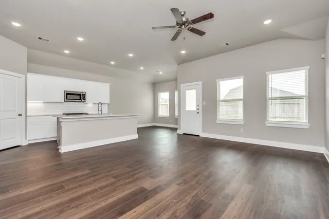 $2,775 | 10622 Cascade Crk Drive, Rosharon, TX 77583