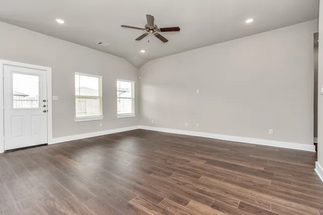 $2,775 | 10622 Cascade Crk Drive, Rosharon, TX 77583