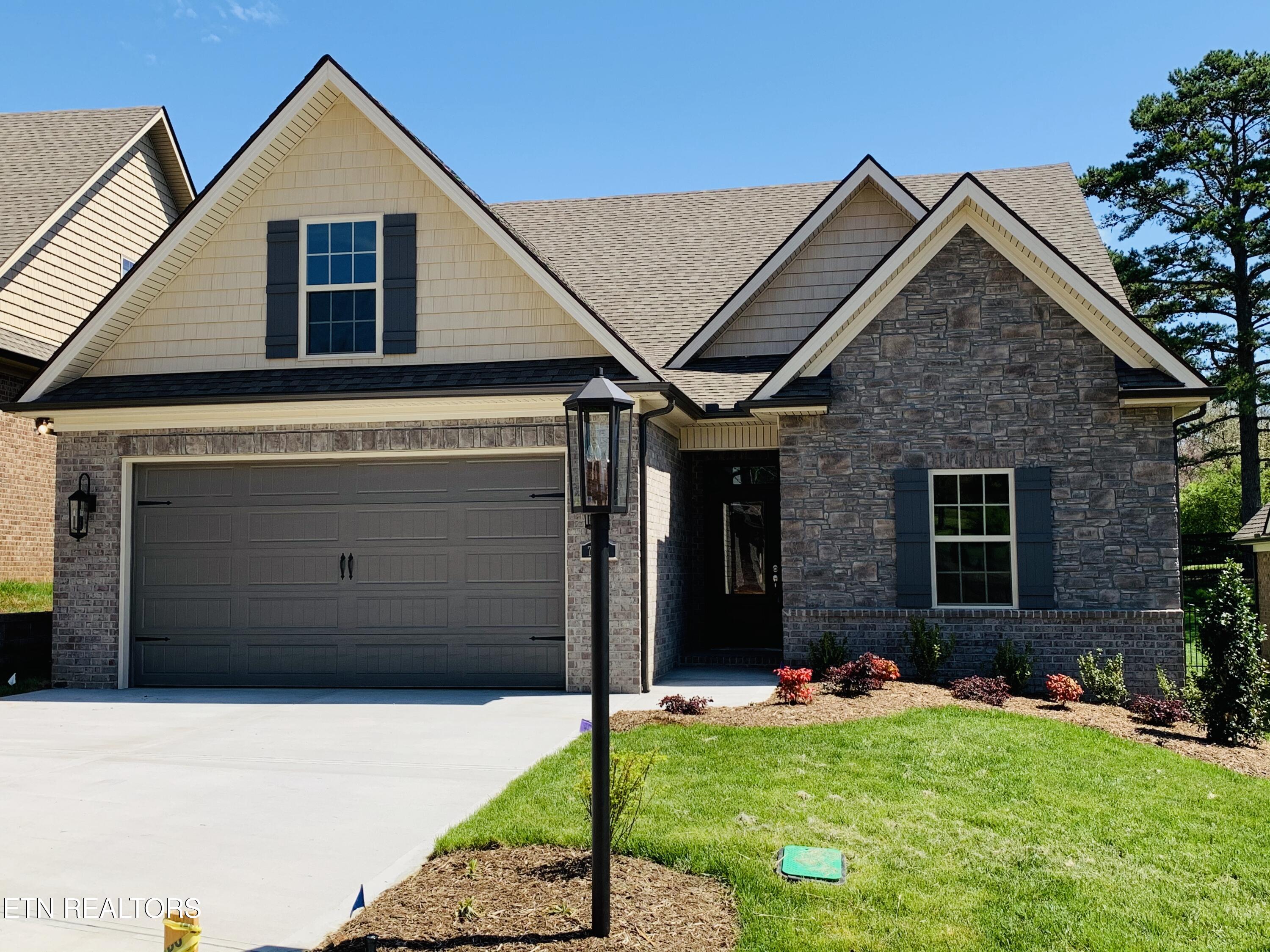326 Rugby Manor Lane Knoxville, TN 37923 - Photo 3 of 4 Similar House