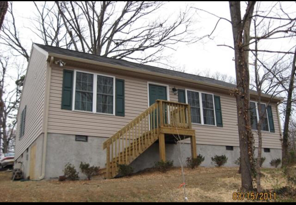 1932 Carlton Road Southwest Roanoke, VA 24015 - Photo 1 of 6 Front