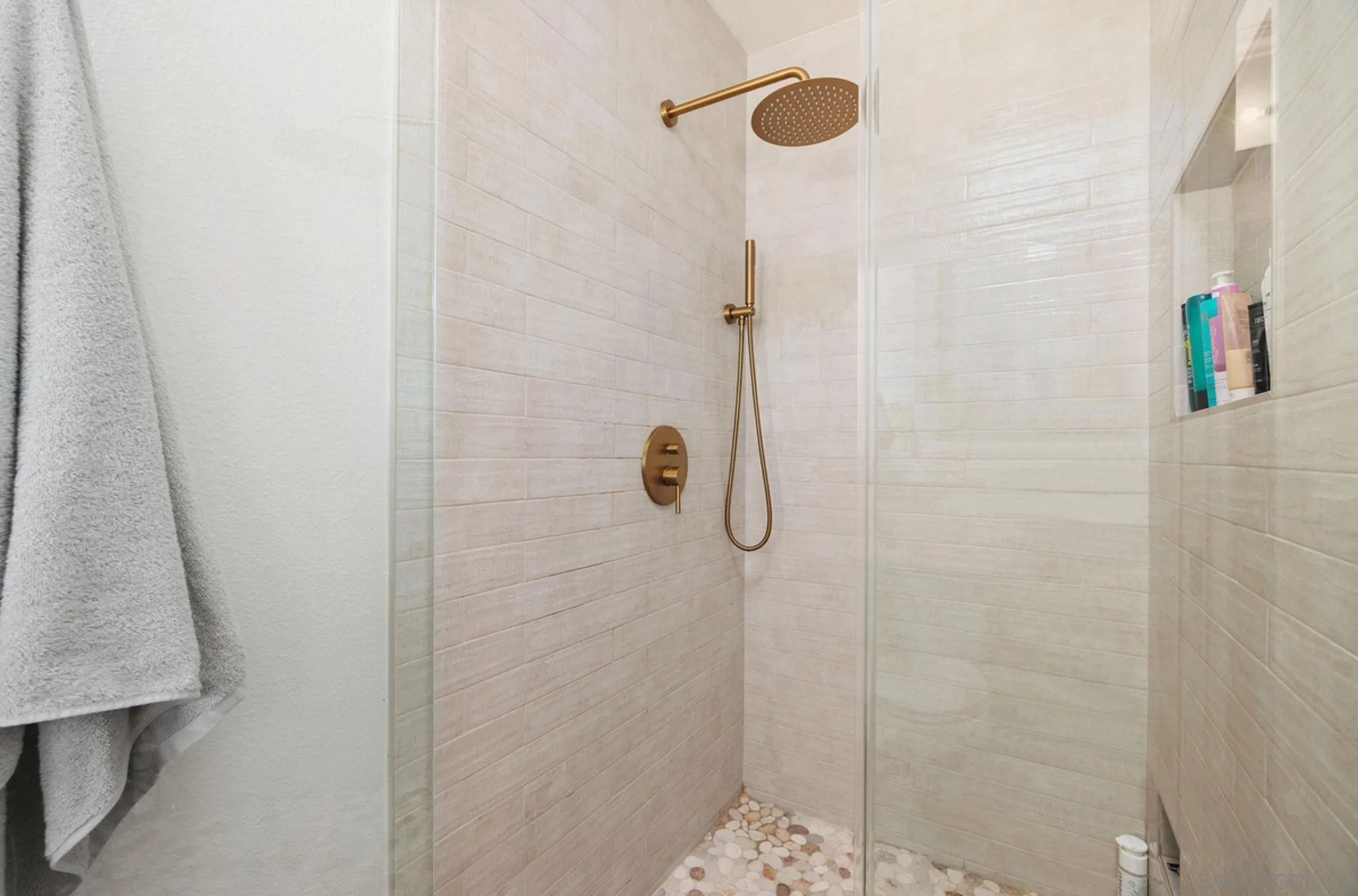 1971 Azure Way Encinitas, CA 92024 - Photo 23 of 30 a bathroom with a shower