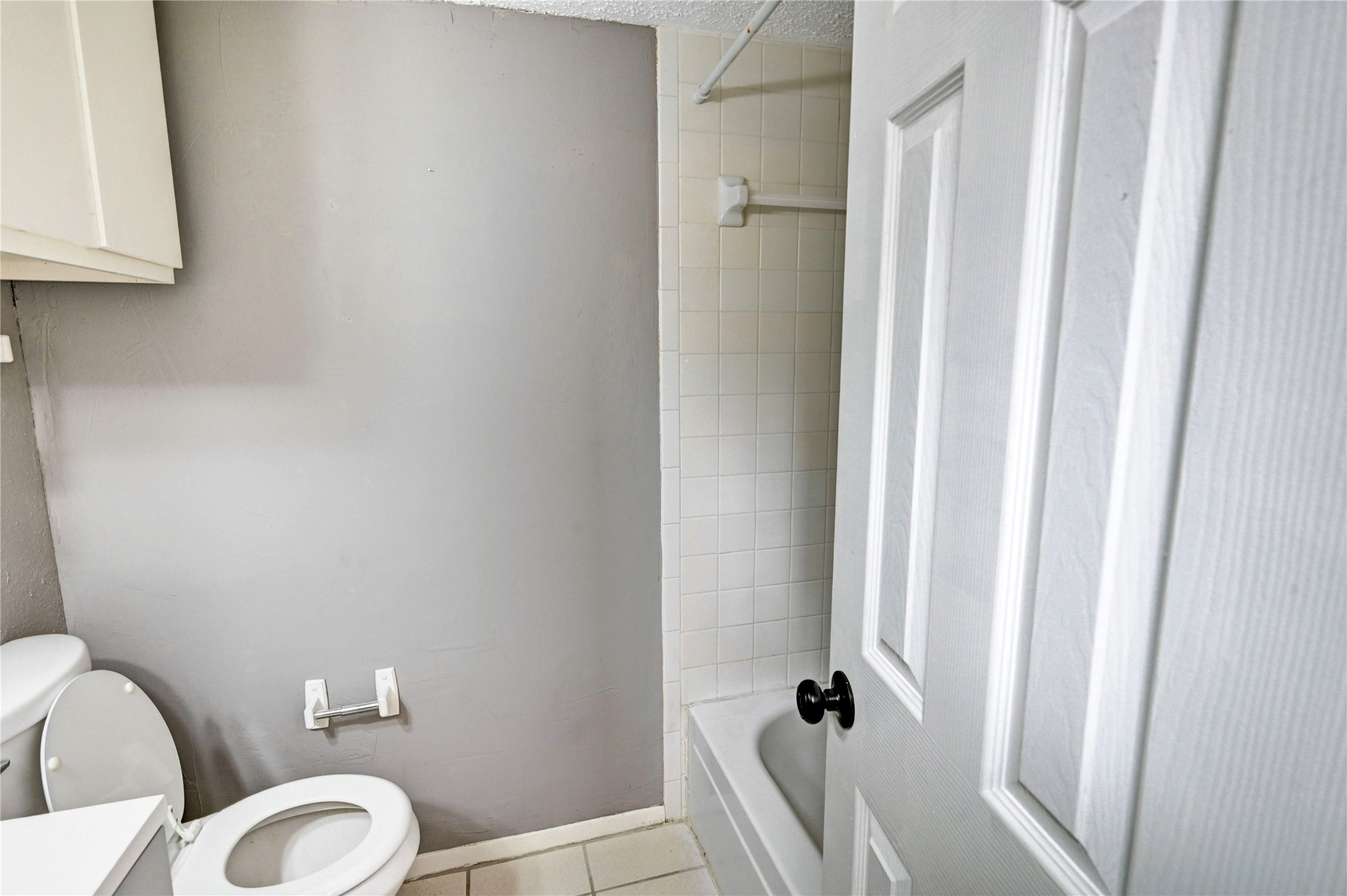 12900 Walden Road, Unit 6 Montgomery, TX 77356 - Photo 26 of 39 2nd bathroom.