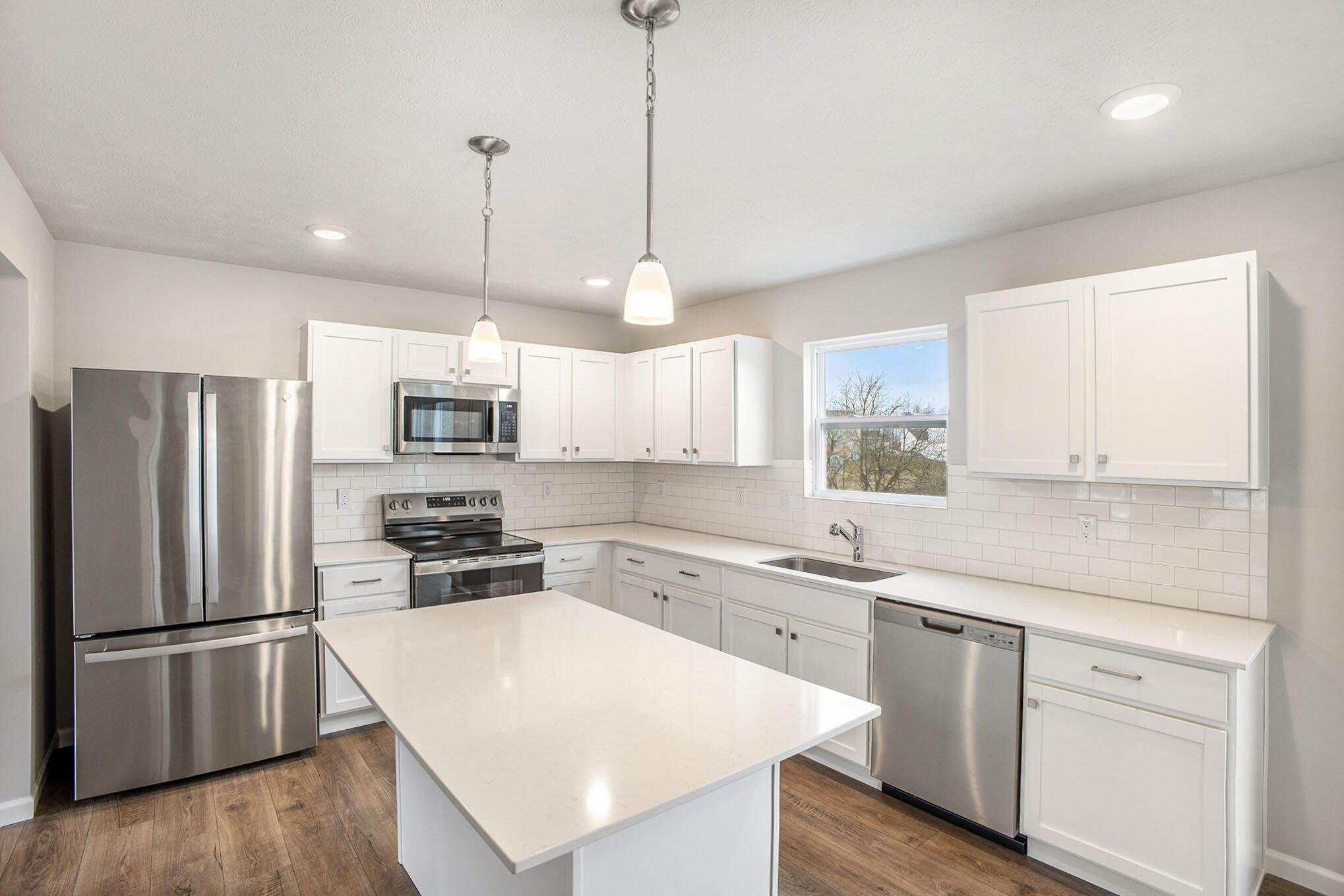 600 Arizona Boulevard Three Rivers, MI 49093 - Photo 5 of 29 4-CBR018-i1880-Kitchen2