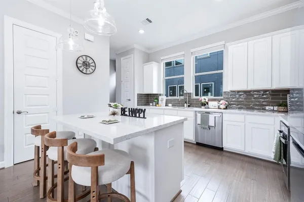 $2,650 | 2022 Groveland Glen Drive, Houston, TX 77051