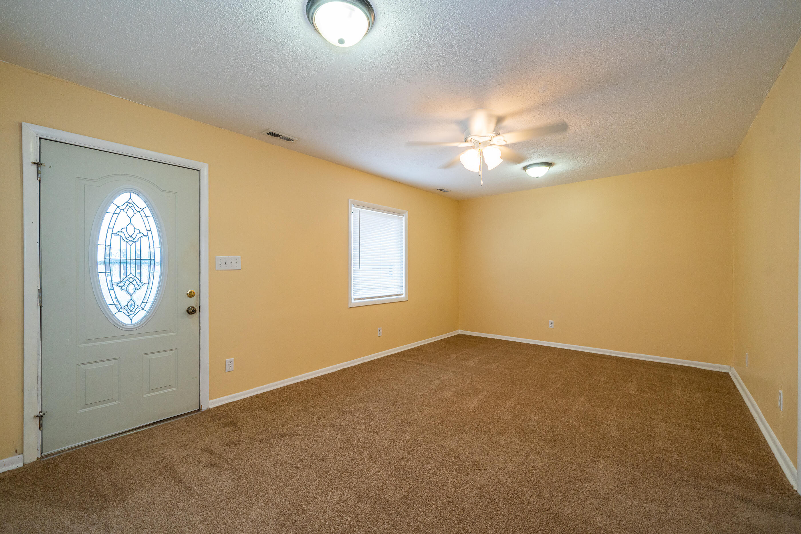 1716 Portage Path Springfield, OH 45506 - Photo 3 of 27