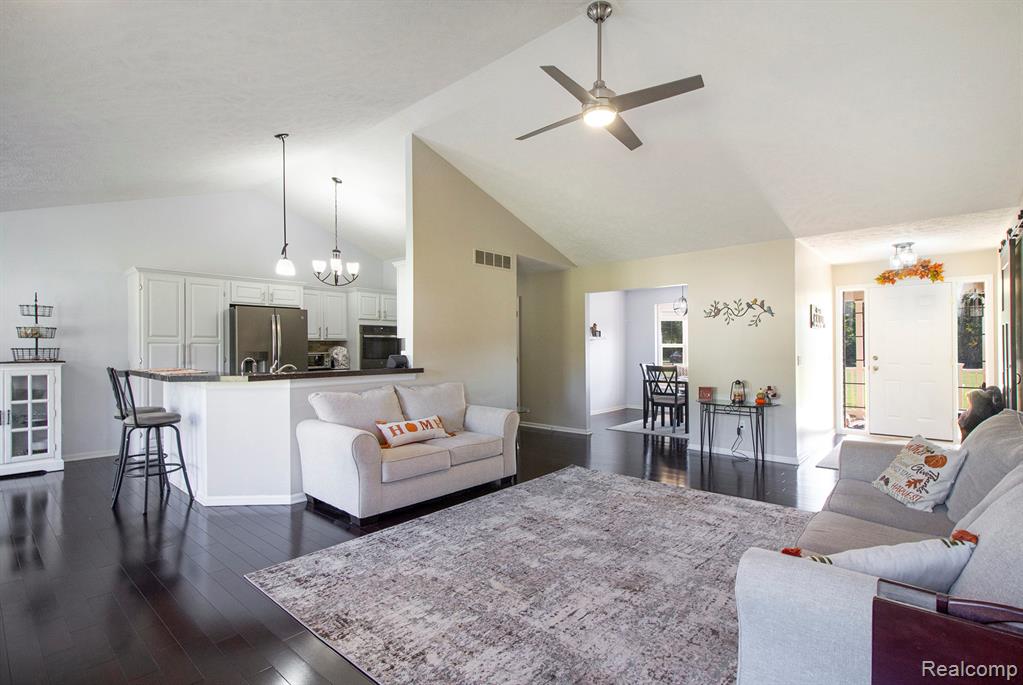 703 North Hughes Road Howell, MI 48843 - Photo 4 of 36