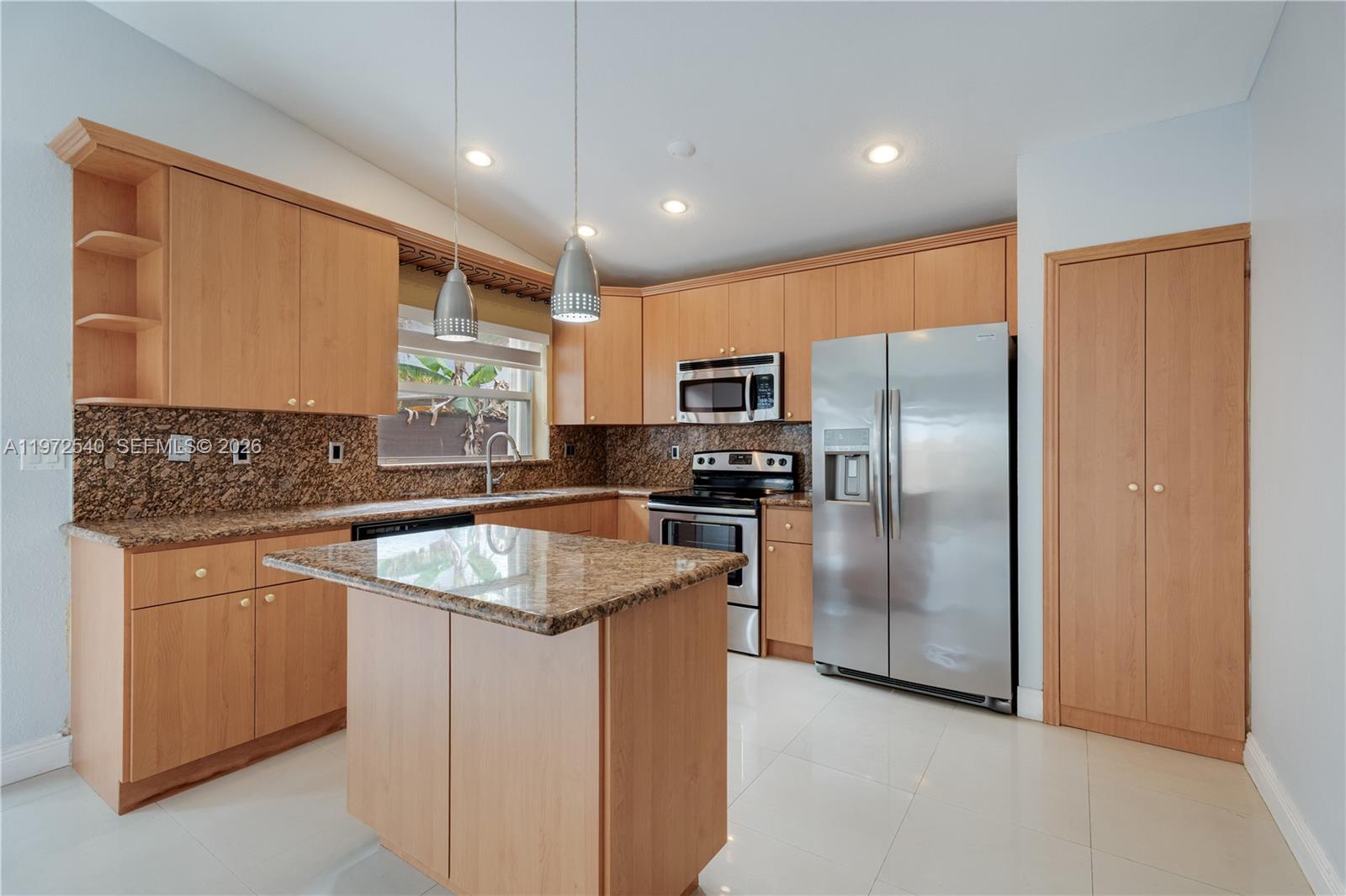 10523 Southwest 161st Place Miami, FL 33196 - Photo 11 of 34