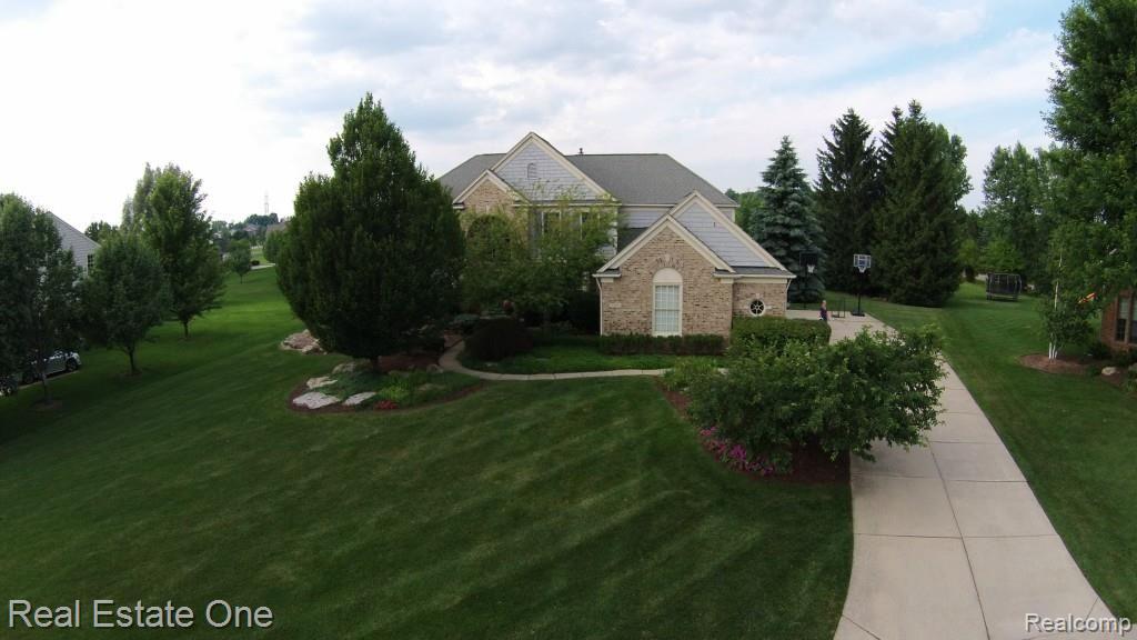 3383 Bonniebrook Court Rochester, MI 48306 - Photo 2 of 37 DJI00238.jpg