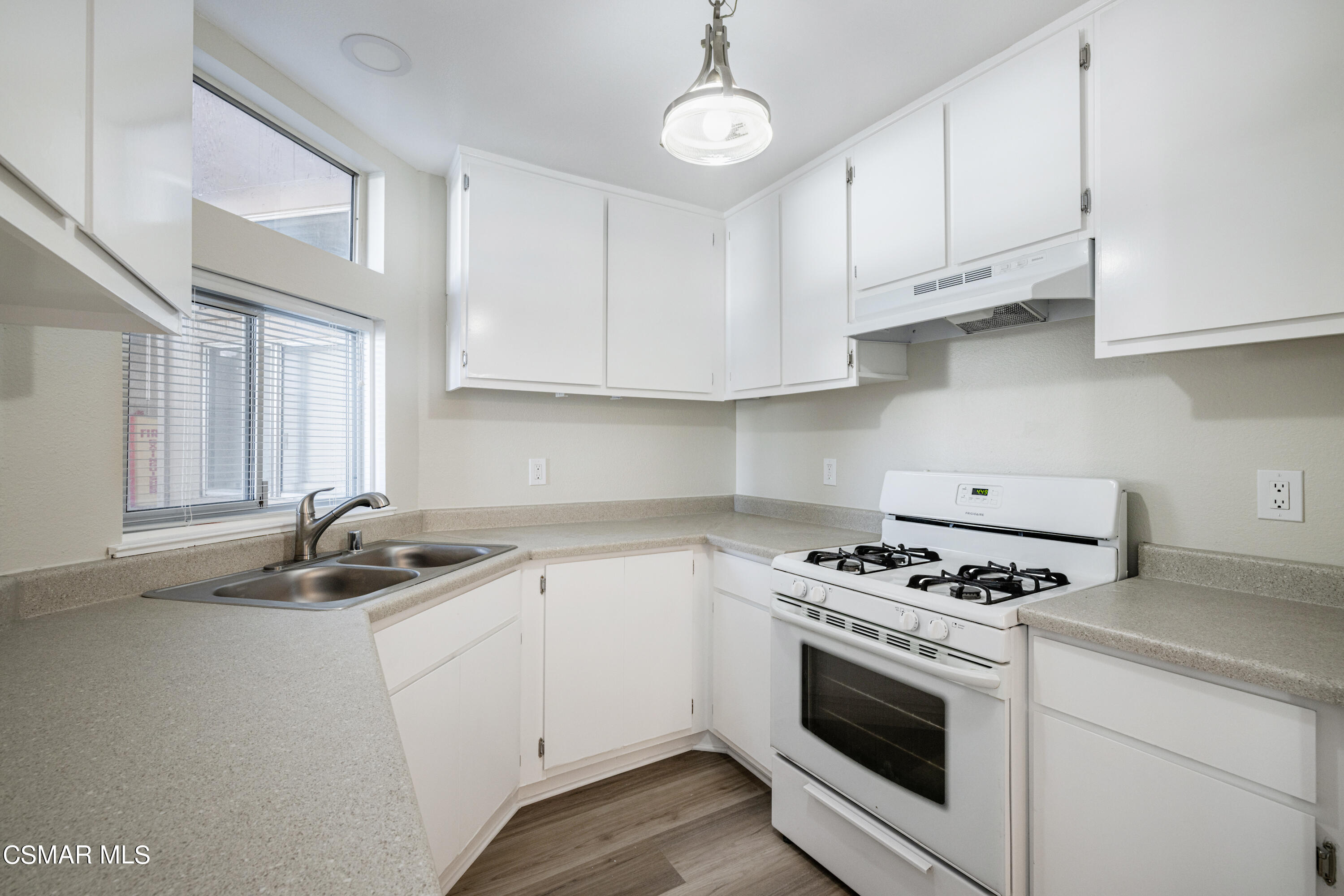 1718 Sinaloa Road, Unit 120 Simi Valley, CA 93065 - Photo 13 of 34 Sinaloa12