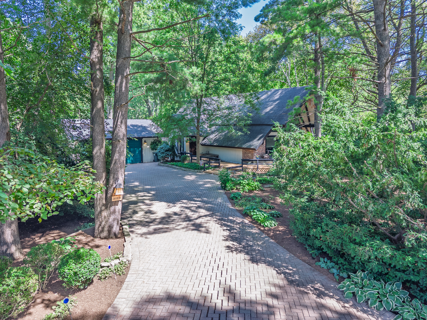3810 Oak Knoll Road Crystal Lake, IL 60012 - Photo 1 of 25 Gallery Image 1