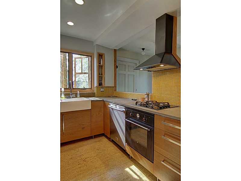 7 Hidden Street Providence, RI 02906 - Photo 11 of 20 Kitchen.