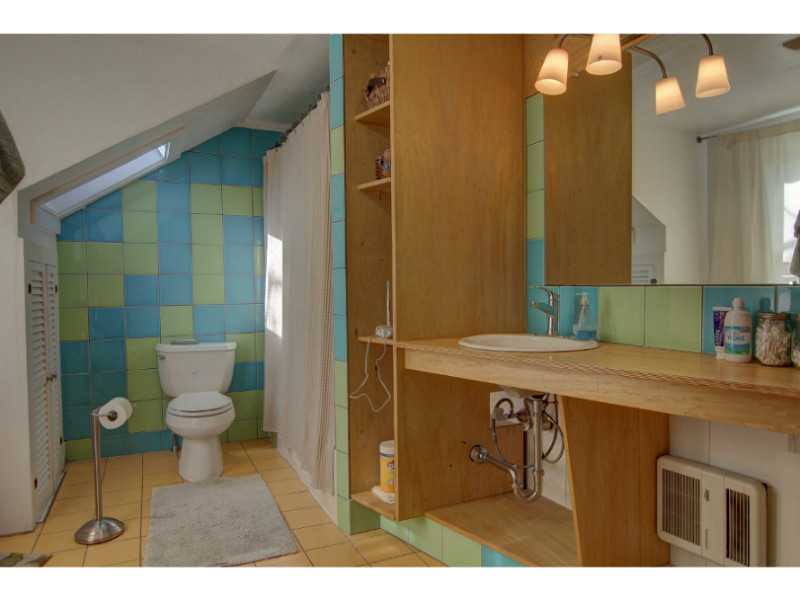 7 Hidden Street Providence, RI 02906 - Photo 16 of 20 Bathroom.