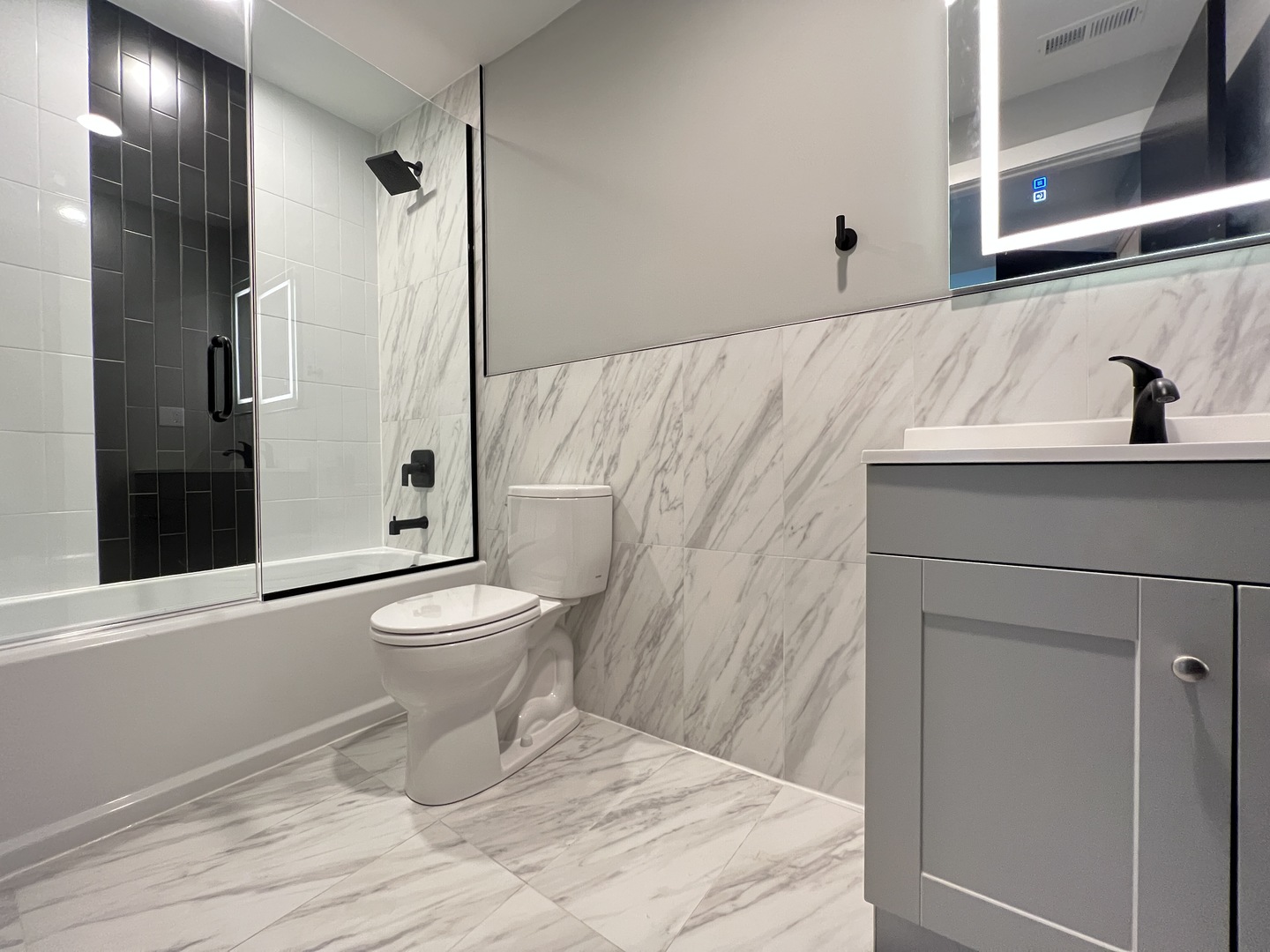 911 South Miller Street, Unit G Chicago, IL 60607 - Photo 8 of 11 a bathroom with a toilet sink and shower