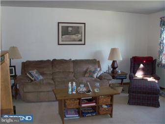 215 Cedarbrook Road Sicklerville, NJ 08081 - Photo 3 of 12 Living Room