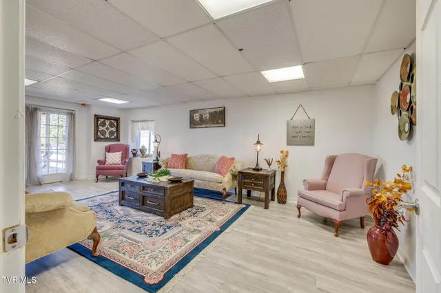 $599,900 | 1404 Van Oaks Drive, Kingsport, TN 37665