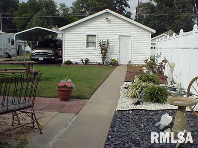 1433 Maple Street Quincy, IL 62301 - Photo 3 of 6 Gallery Image 3