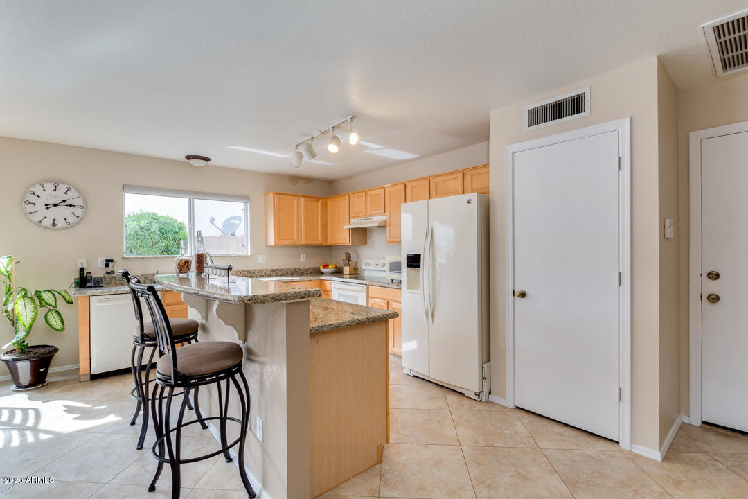 1429 East Darrel Road Phoenix, AZ 85042 - Photo 11 of 32 11-Darrel